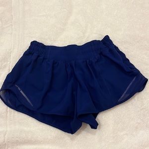 ROYAL BLUE LULU LEMON HOTTY HOT SHORTS SIZE 6 2.5 in
